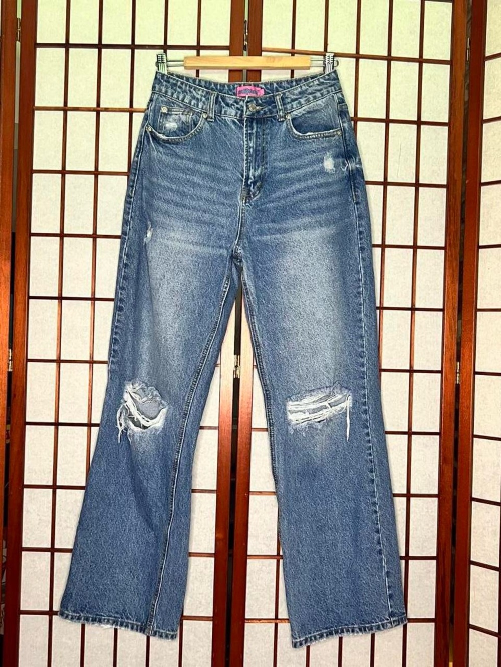 Edikted Distressed Boyfriend Jeans in Blue Wash